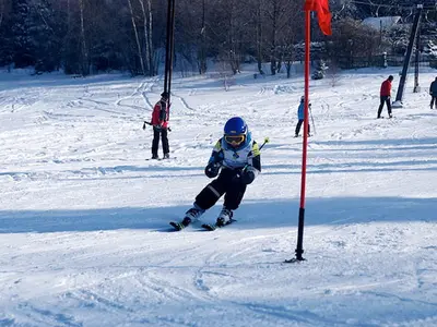 Skifahrer beim Slalom am Schießberg © Wintersportverein Crottendorf