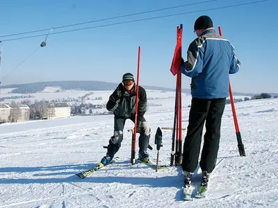 Skifahrer auf der Piste am Schießberg © Wintersportverein Crottendorf