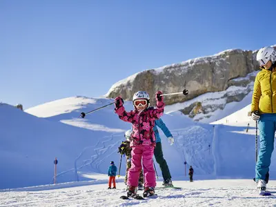 Skifahren mit Familie am Ifen © OBERSTDORF·KLEINWALSERTAL BERGBAHNEN