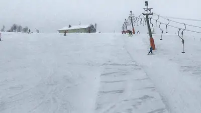 Schlepplift neben der Piste