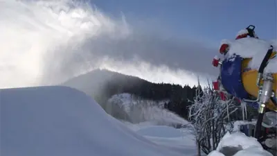 Beschneiungsanlage im Einsatz