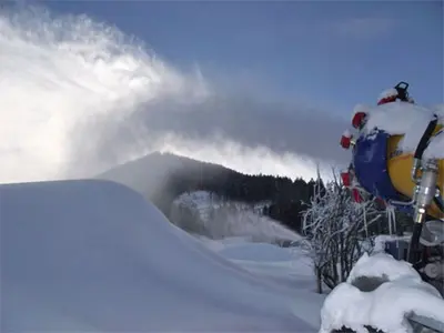 Beschneiungsanlage im Einsatz © Steckenberg Erlebnisberg Unterammergau