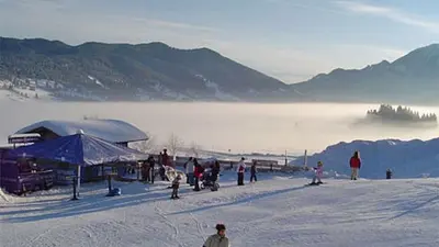 Pisten mit Skifahrer