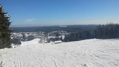 Blick von der Piste ins Tal