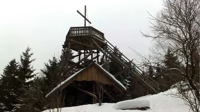 Aussichtsturm im Winter
