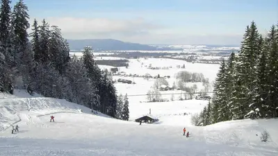 Blick von der Piste ins Tal