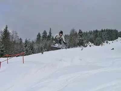 Snowboarder beim Sprung © Ötzlifte