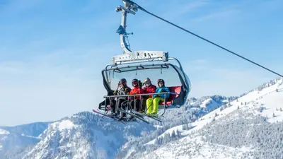 4er Sessellift mit Skifahrer