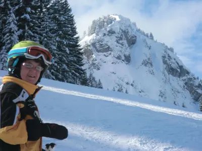 Kind auf der Piste mit Blick zum Spiesergipfel © Spieserlifte Unterjoch