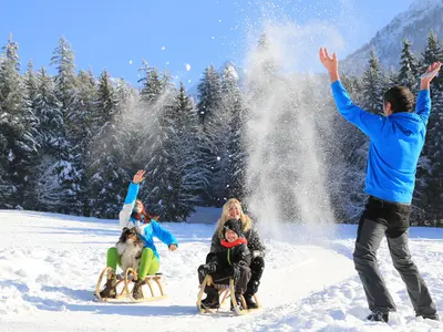 Rodeln mit der ganzen Familie in Inzell © Inzell Touristik