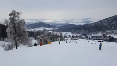 Blick auf die Abfahrt am Skilift Lausche