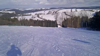 Blick auf den Skihang an der Rauschenbachmühle