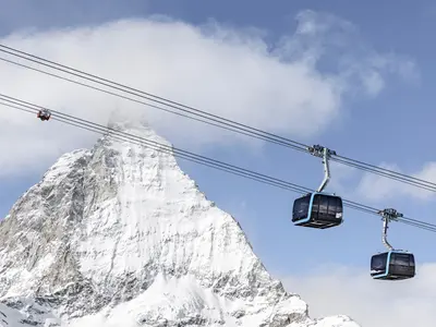 Gondelbahn Crystal Ride vor dem Matterhorn © Zermatt Bergbahnen AG