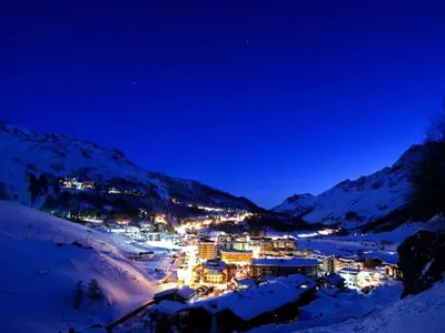 Breuil-Cervinia bei Nacht © Cervino S.p.A