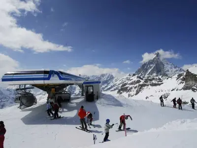 Modernste Liftanlagen erschließen die Pisten in Breuil-Cervinia Valtournenche © Cervino S.p.A