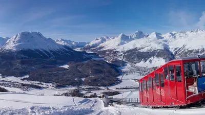 Muottas Muragl mit der Standseilbahn