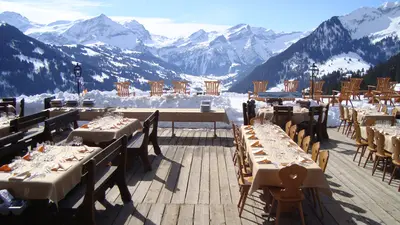 Terrasse des Egli Berghaus im Skigebiet Gstaad