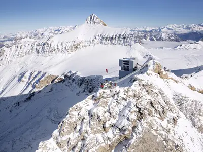Blick auf Botta in Glacier 3000 © Gstaad Saanenland Tourismus
