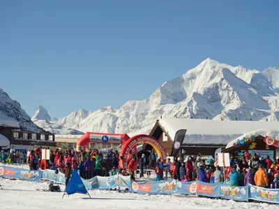 Blick auf die Hannigalp mit dem 'SiSu' Familienpark © Touristische Unternehmung Graechen / swiss-image.ch/Bjoern Walter