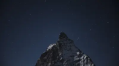 Blick auf das Matterhorn bei Nacht