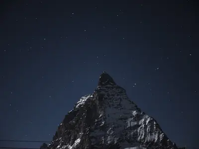 Blick auf das Matterhorn bei Nacht © Zermatt Bergbahnen AG