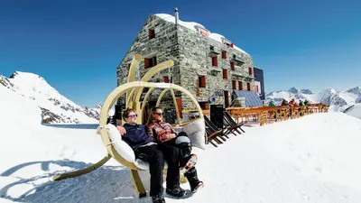 Winterwanderer bei der Britannia Hütte