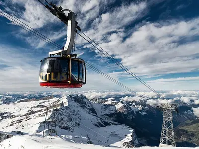 Blick auf die sich drehende Kabine der Luftseilbahn Titlis Rotair © Engelberg-Titlis Tourismus AG