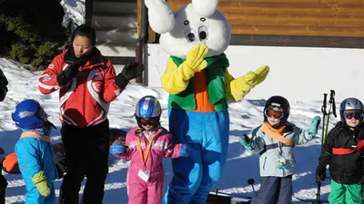 Kinder im Skikurs von Rosswald
