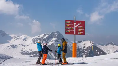 Familie im Skigebiet Melchsee-Frutt