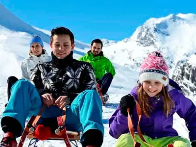 Rodelspaß für die ganze Familie © Sportbahnen Vals AG