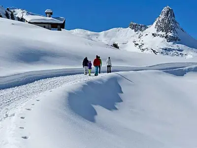 Winterwanderer in Vals © Sportbahnen Vals AG