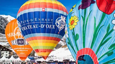 Heißluftballons in Château d'Oex