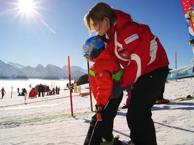 Skilehrer im Skigebiet Amden © Amden & Weesen Tourismus