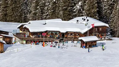 Blick auf die Bergstation im Skigebiet Obersaxen-Mundaun