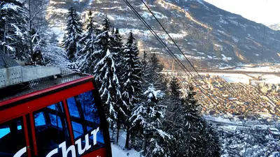 Gondelfahrt mit Stadtblick auf den Brambrüesch