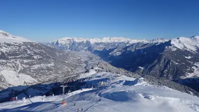 Skifahren auf auf der Sonnenterrasse Brambrüesch