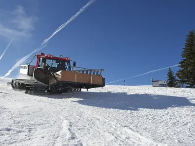 Pistenbully auf der Piste in Champéry © Etat du Valais / François Perraudin