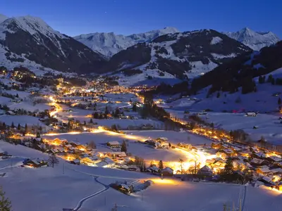 Nachtaufnahme von Gstaad © Gstaad Saanenland Tourismus