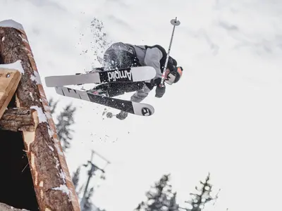 Skifahrer im Playground Snowpark von Gstaad © Gstaad Saanenland Tourismus