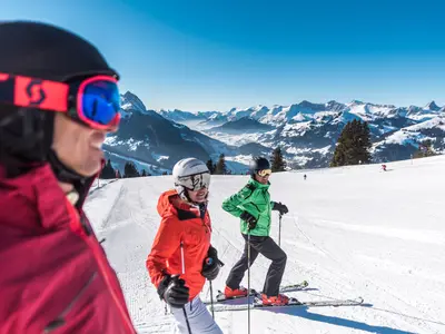 Skifahrer am Hornberg © Gstaad Saanenland Tourismus