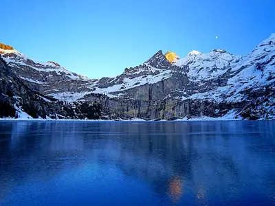 Der zugefrorene Oeschinensee © Gondelbahn Oeschinensee AG