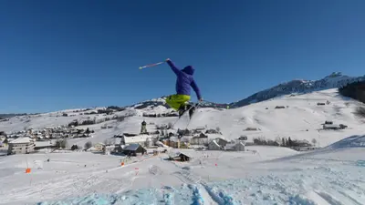 Skifahrer im Funpark Ebenalp-Horn