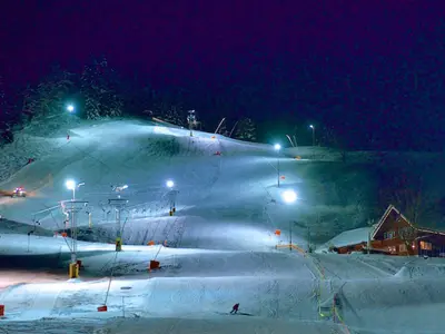 Beleuchtete Nachtskipisten auf der Ebenalp © Luftseilbahn Wasserauen-Ebenalp