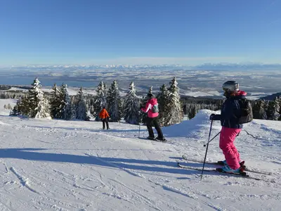 Skifahrer im Skigebiet Sainte-Croix / Les Rasses © C.Jaccard - www.vaud-photos.ch