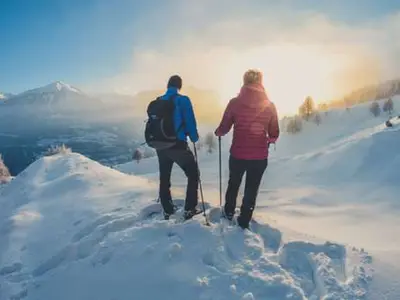 Schneeschuhwanderer in Jeizinen © Gampel-Bratsch Tourismus
