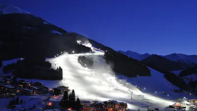 Flutlichtpiste im Skigebiet Saalbach