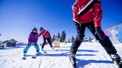 Spielerisch Skifahren lernen in der Sportwelt