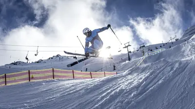 Skifahrer auf der Funny Slope am Spieljoch