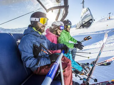 Skifahrer im Sessellift in Hochzillertal-Kaltenbach © Andi Frank