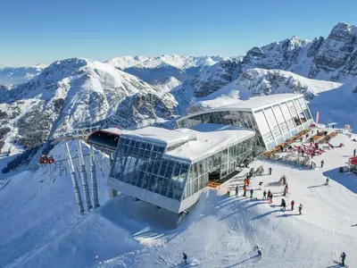 Hoadl-Haus mit Hoadlbahn im Axamer Lízum © Axamer Lízum